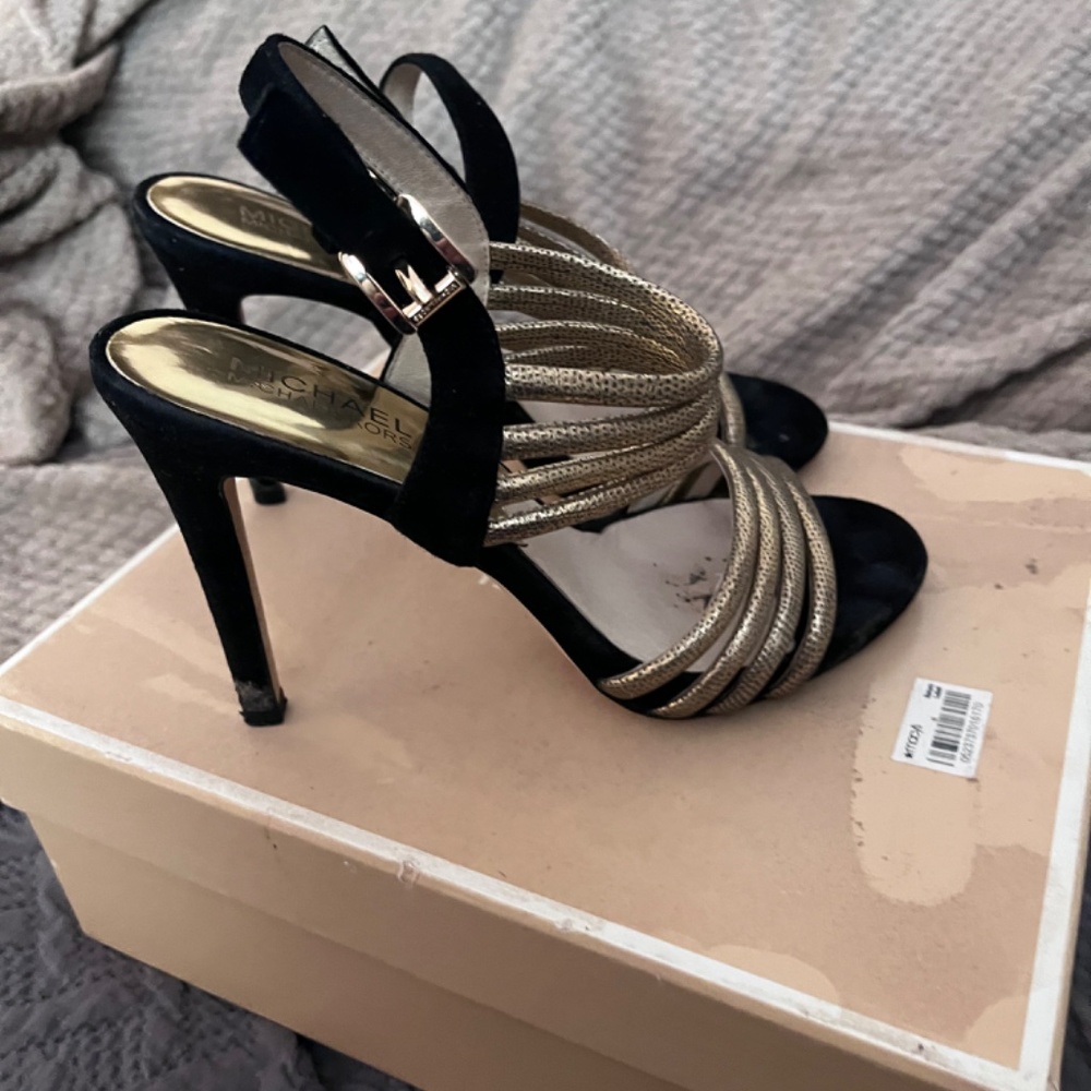 Shoes - Picture 2 of 4